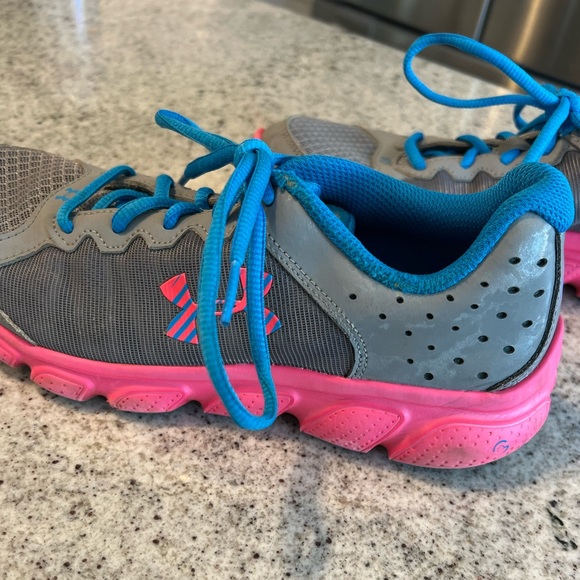 Girls Under Armour Shoes Size 5.5 - Picture 10 of 10